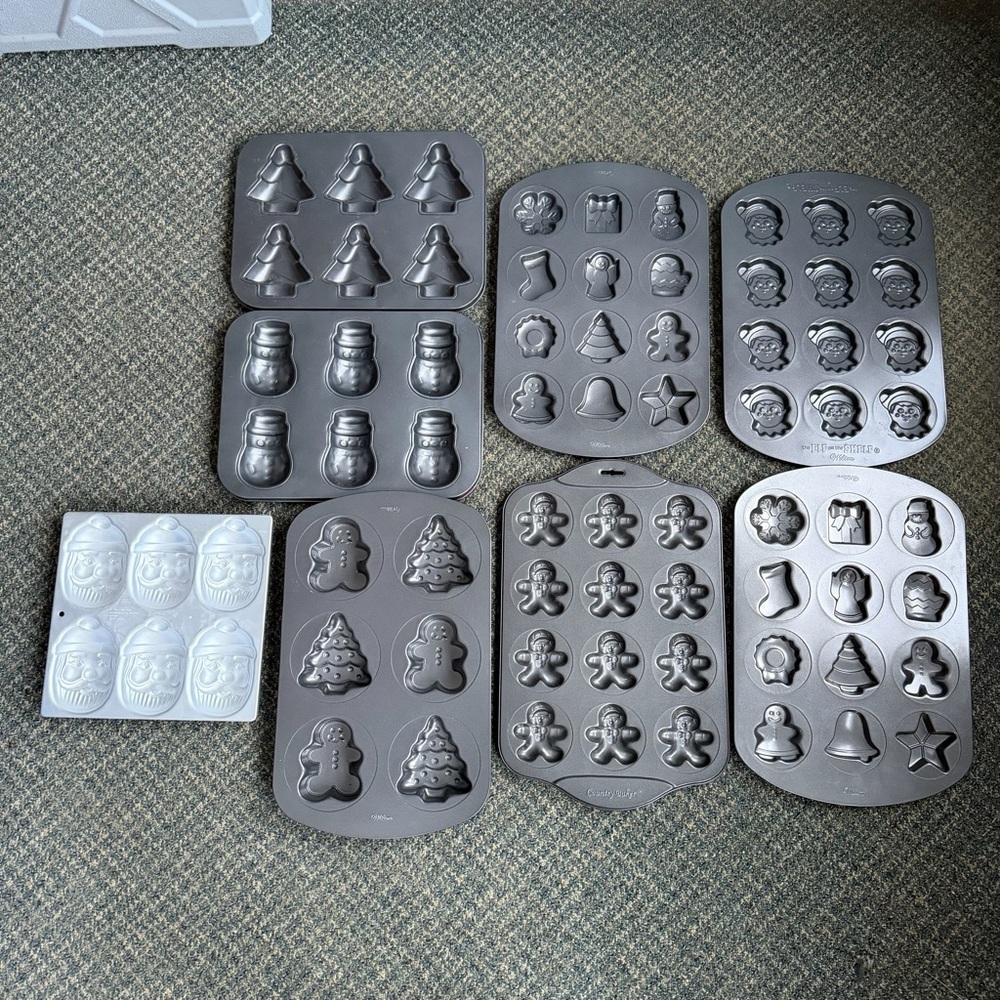 Wilton Holiday Baking Trays